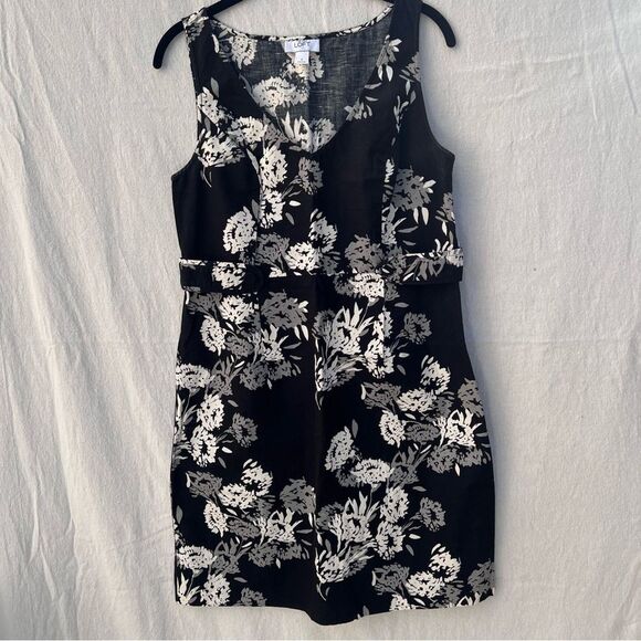 LOFT Monochrome Floral V-Neck Dress - Picture 1 of 8